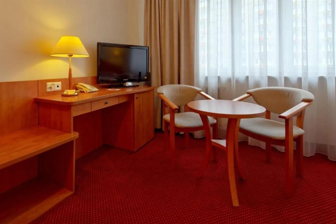 ורשה Best Western Hotel Portos